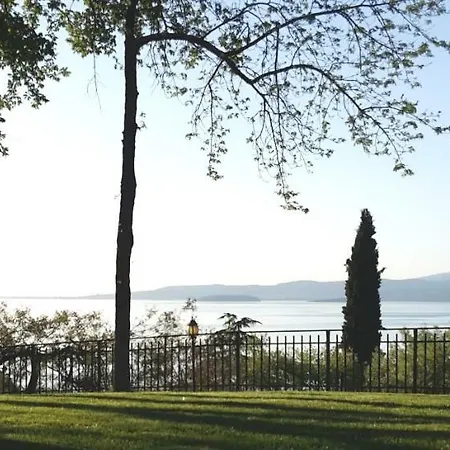 וילה Sul Lago מאג'ונה